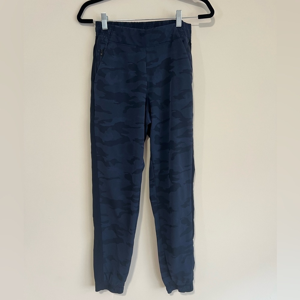 Athleta Camo Joggers. Pristine Condition. Size 2
